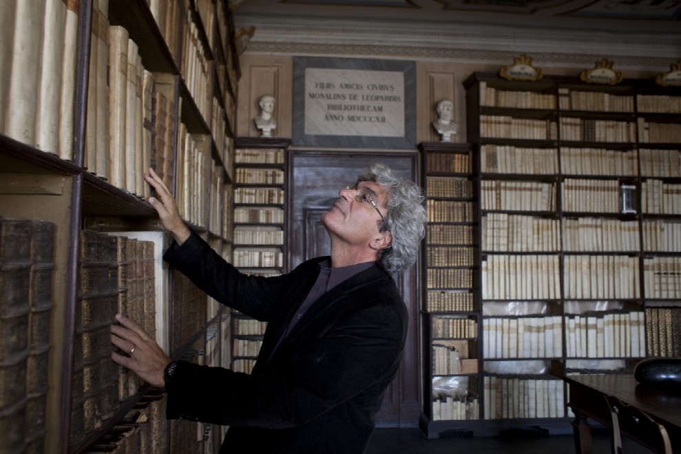 il regista Martone nella Biblioteca di casa Leopardi
