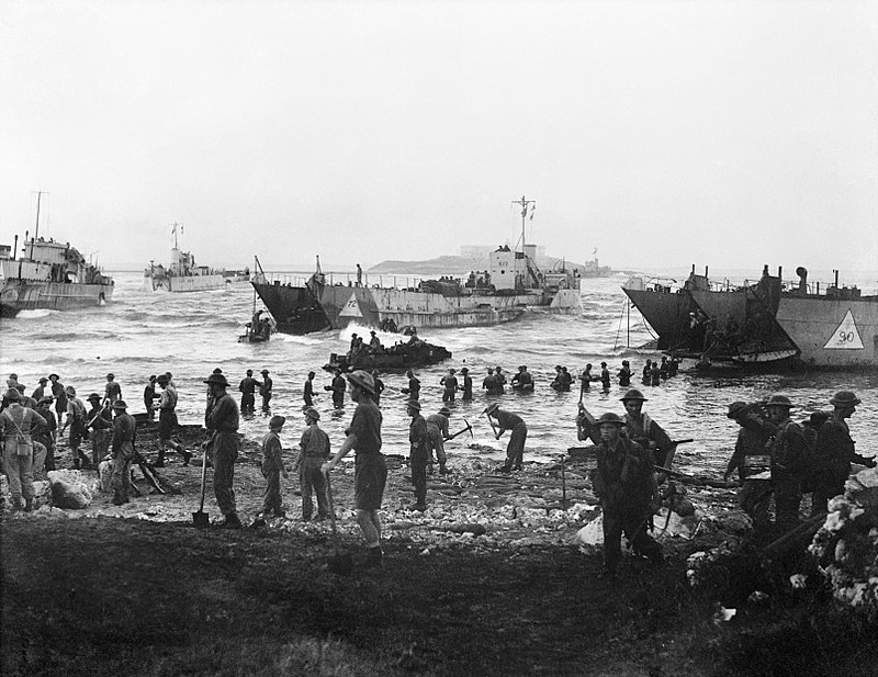 800px-Troops_from_51st_Highland_Division_unloading_stores_from_tank_landing_craft_on_the_opening_day_of_the_Allied_invasion_of_Sici