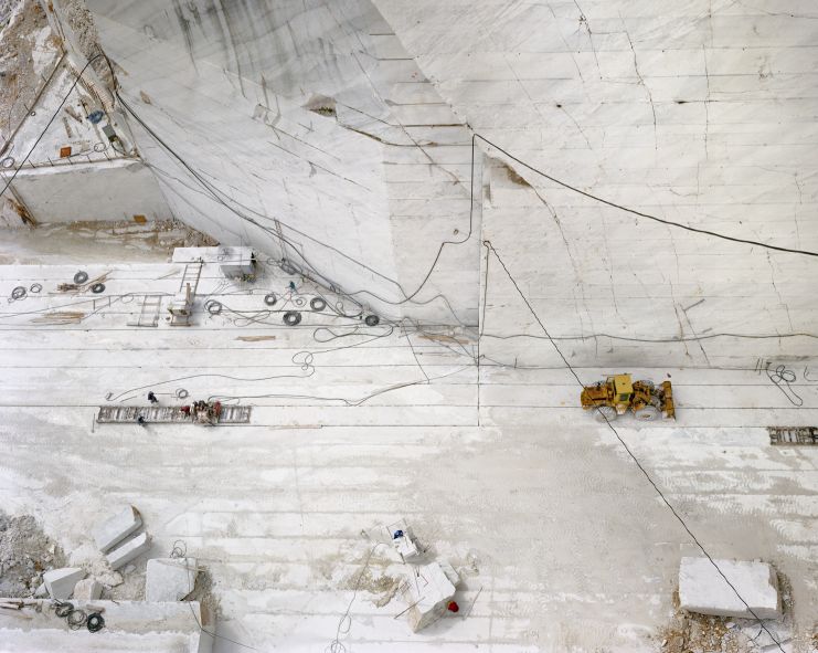 Cave di marmo di Carrara n.24, Carrara, Italia 1993. Edward Burtynsky, courtesy Flowers, London & Nicholas Metivier, Toronto