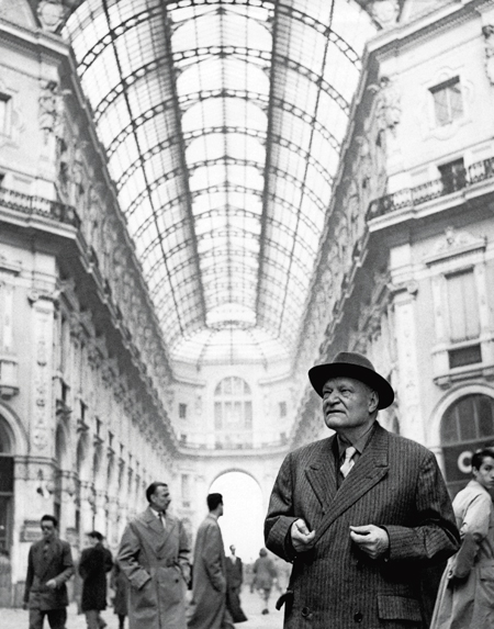 Giuseppe Ungaretti in Galleria Vittorio Emanuele in Milan