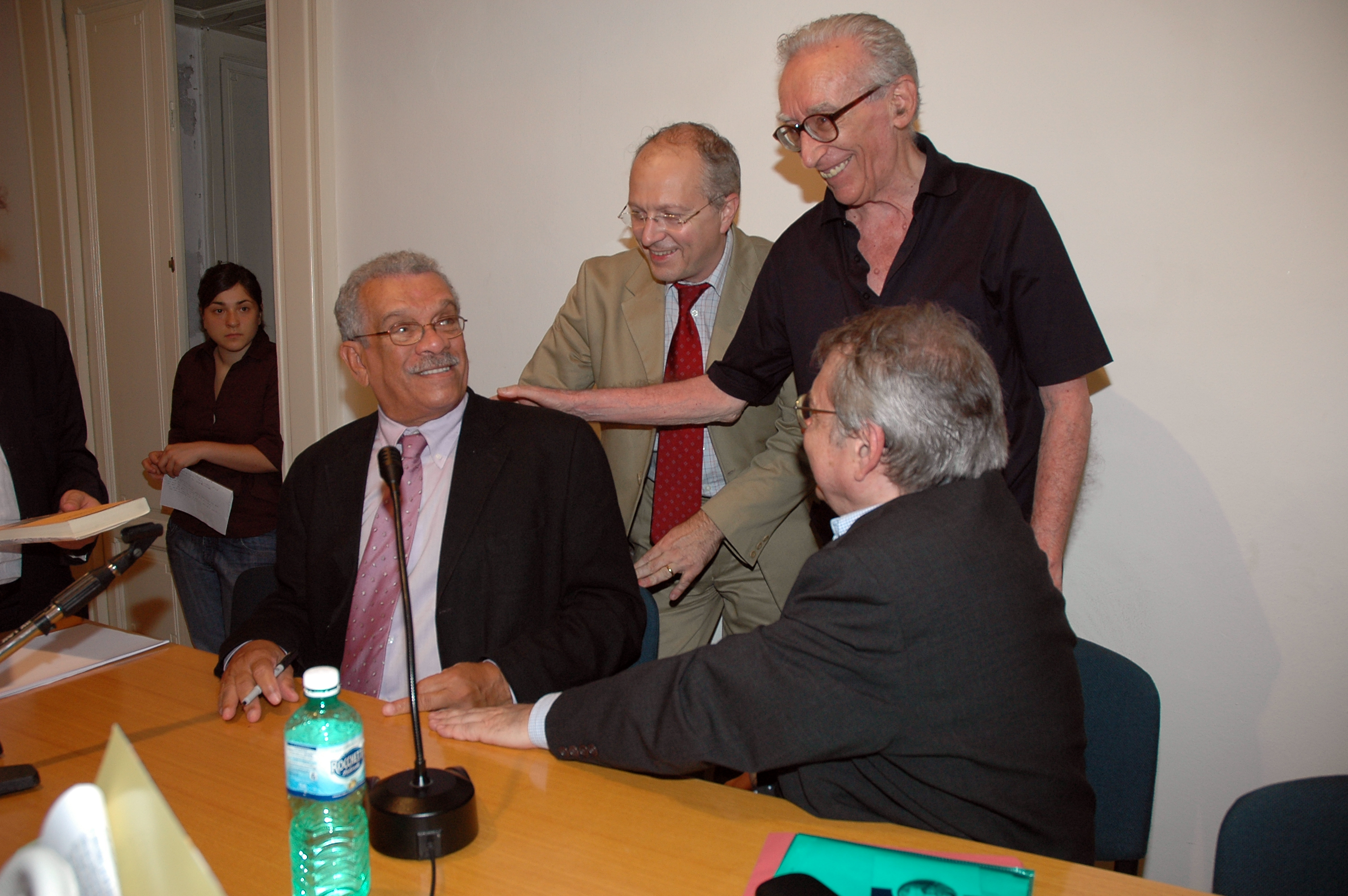 Derek Walcott Nobel Letteratura con Franco Loi, al CMC, con Luigi Sampietro e Camillo Fornasieri