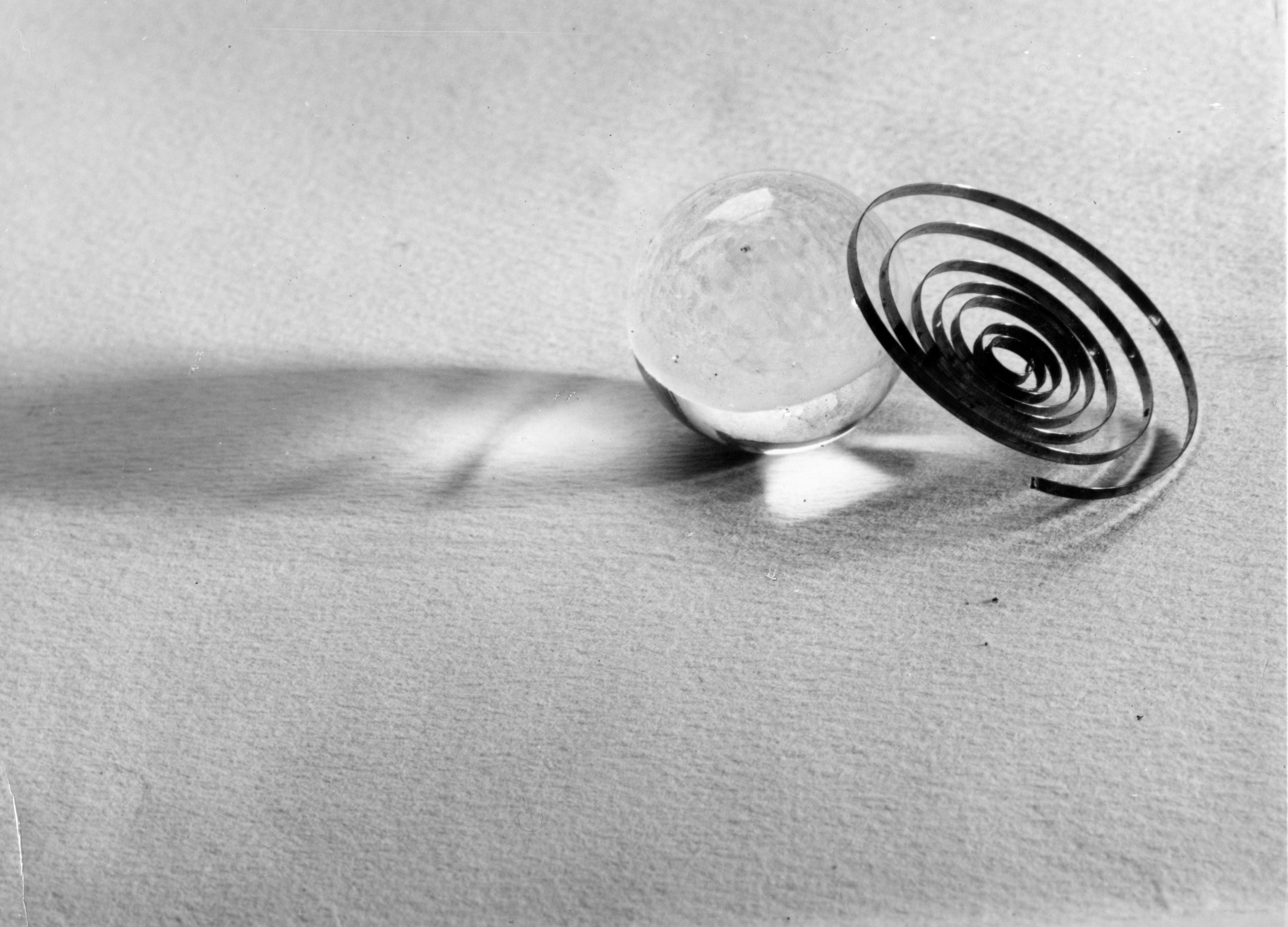 Emanuele-Cavalli-Boccia-di-vetro-con-spirale-nera-1936-175-x-23-7-1-1