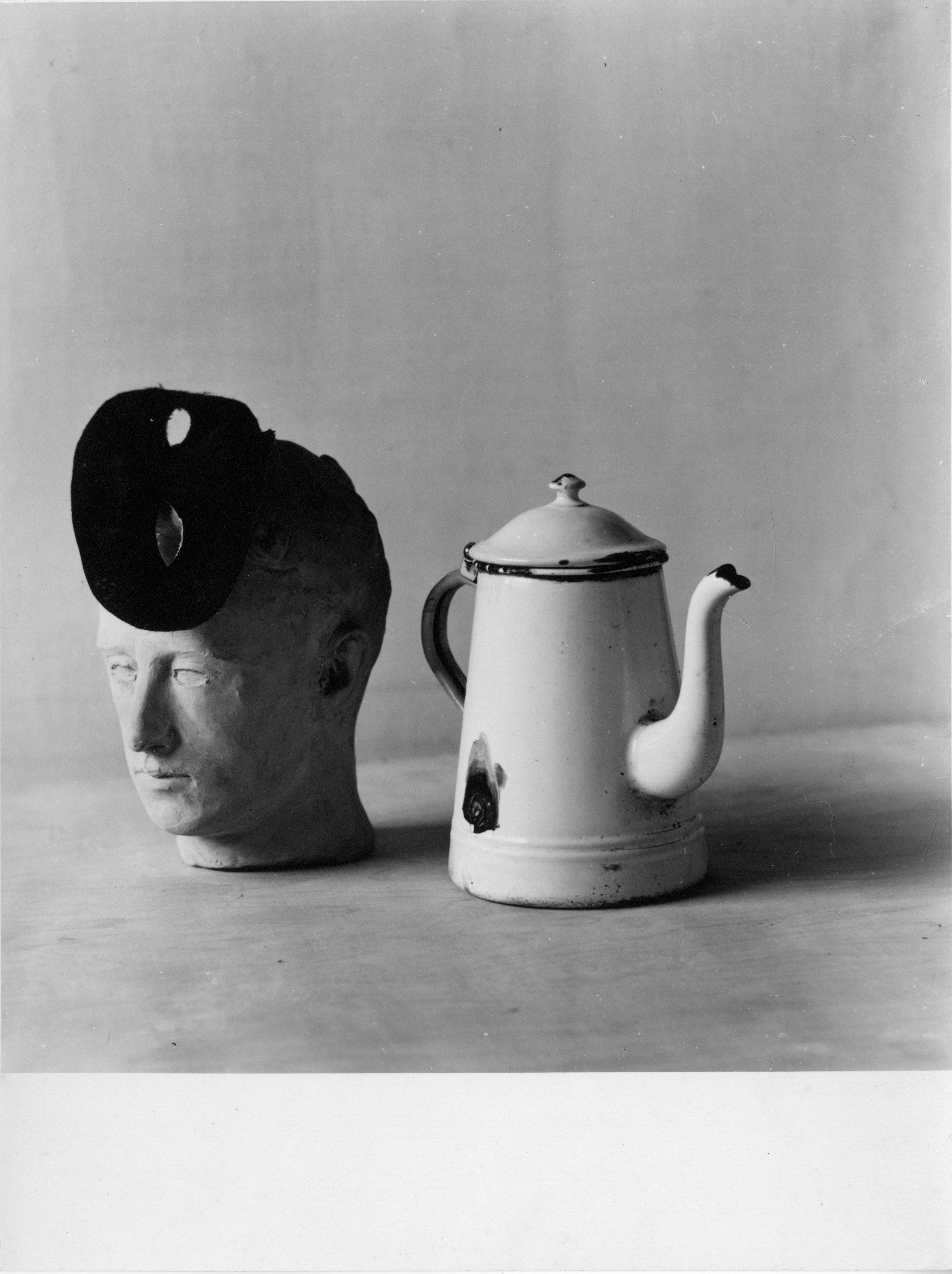 Giuseppe-Cavalli-Testina-con-maschera-natura-morta-1938-23x17-cm-©-Archivio-Giuseppe-Cavalli-Lucera